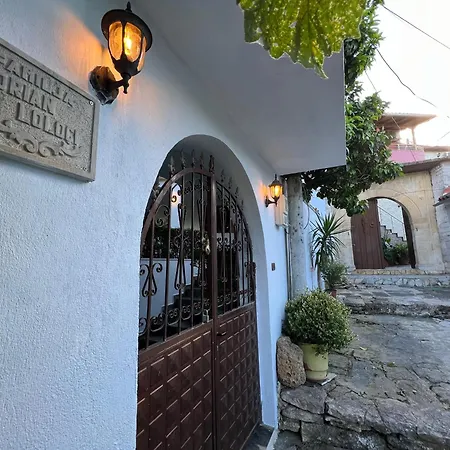 Loloci Гостевой дом Гирокастра