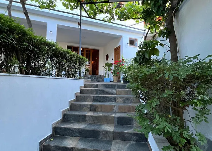 Loloci 3* Gjirokaster